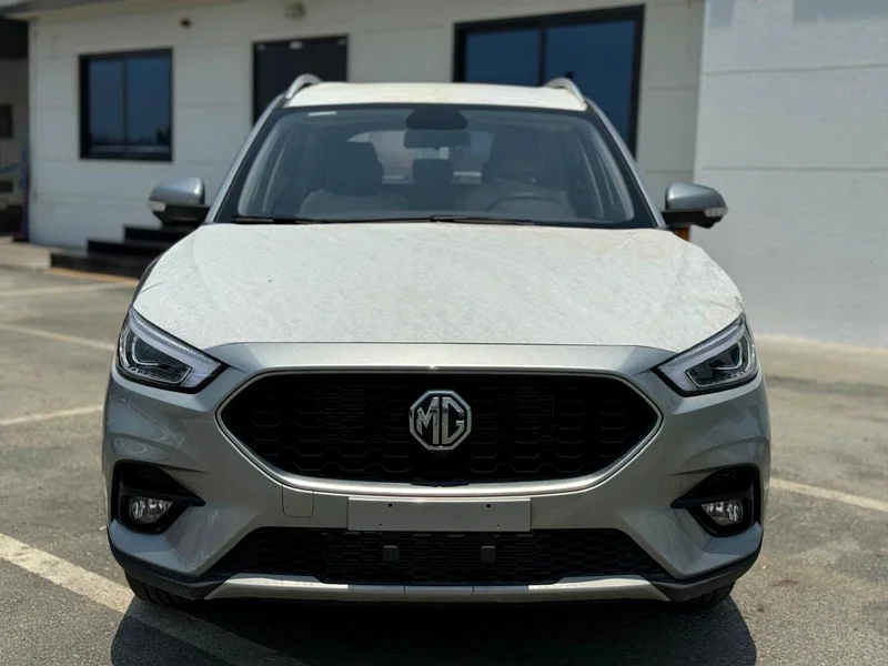 MG ZS 1.5L (LUXURY) - 2025 MODEL
SILVER COLOR63699027351169111