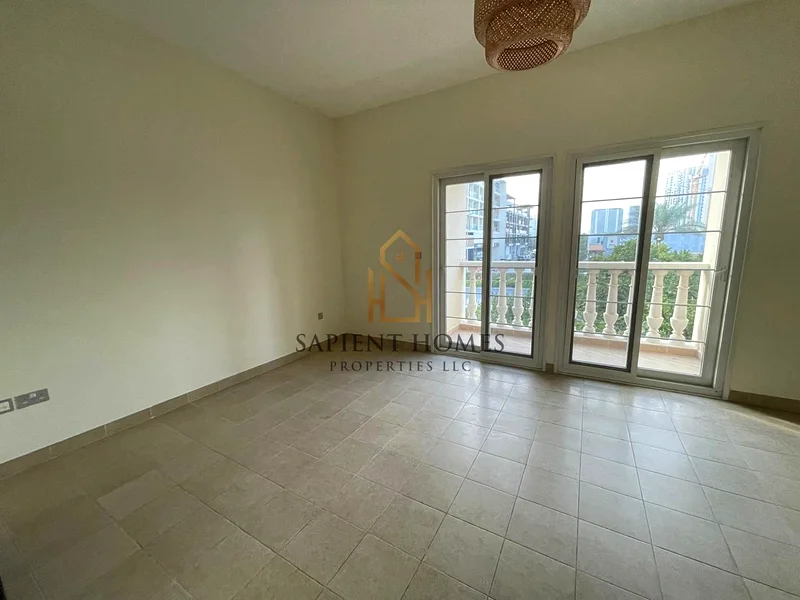 1 BR converted 2 BR ! Private Garden ! Vacant63782827011843113