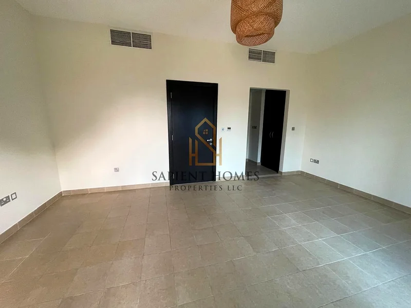 1 BR converted 2 BR ! Private Garden ! Vacant63782827011843114