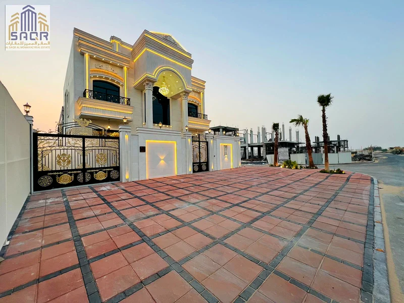 Miniature palace on the corner of two streets / Freehold / Including fees / No service fees63913217882113111