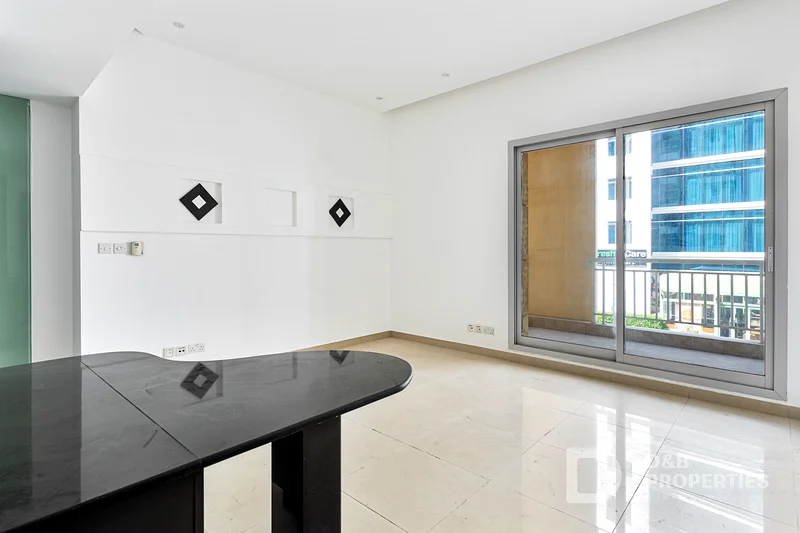 Ideal Location | Quiet Building | Low Floor64036189964163114