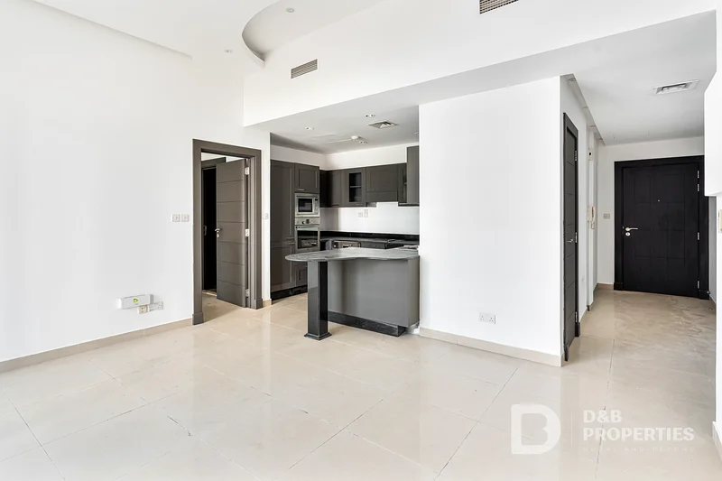 Ideal Location | Quiet Building | Low Floor64036189964163111