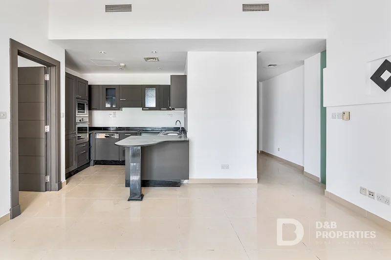 Ideal Location | Quiet Building | Low Floor64036189964163112