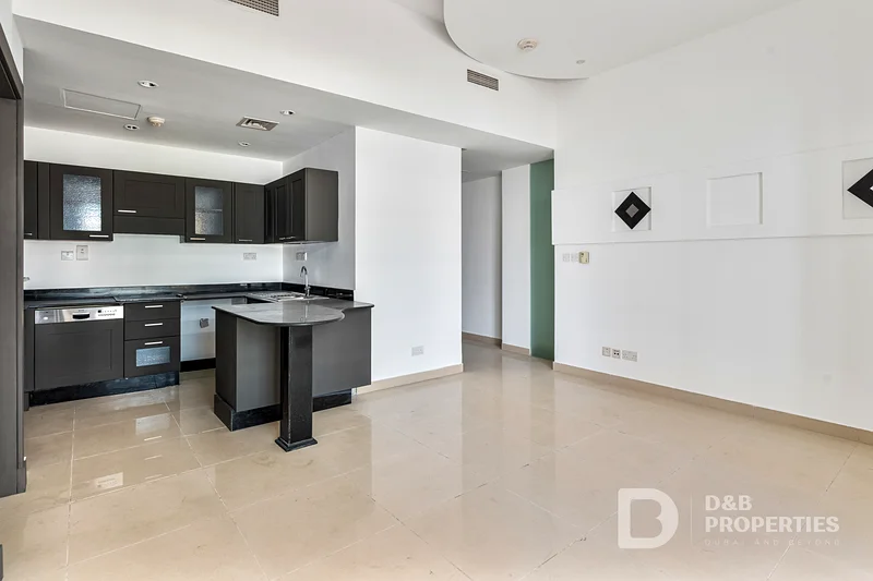 Ideal Location | Quiet Building | Low Floor64036189964163113