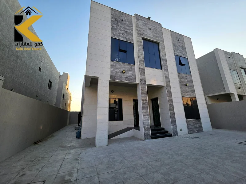 فيلا فاخرة للإيجار في حي الياسمين عجمان، شغله ثانيه، تصميم حديث، حالة ممتازة، تتضمن 6 غرف نوم رئيسية، مجلس، قاعة معيشة، مطبخين63722360470915110