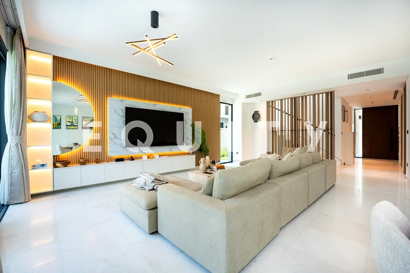 Vacant | 10m Pool | Upgraded | Single Row63930523113346111