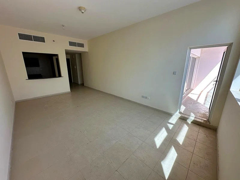 شقة للبيع برج عجمان ون جاهزة للسكن مع موقف سيارات خاص وأقساط مباشرة63866308099843114