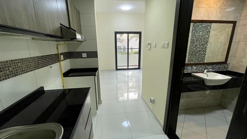 استوديو مع شرفة + مسبح + موقف سيارات مجاني للإيجار63742380690690110
