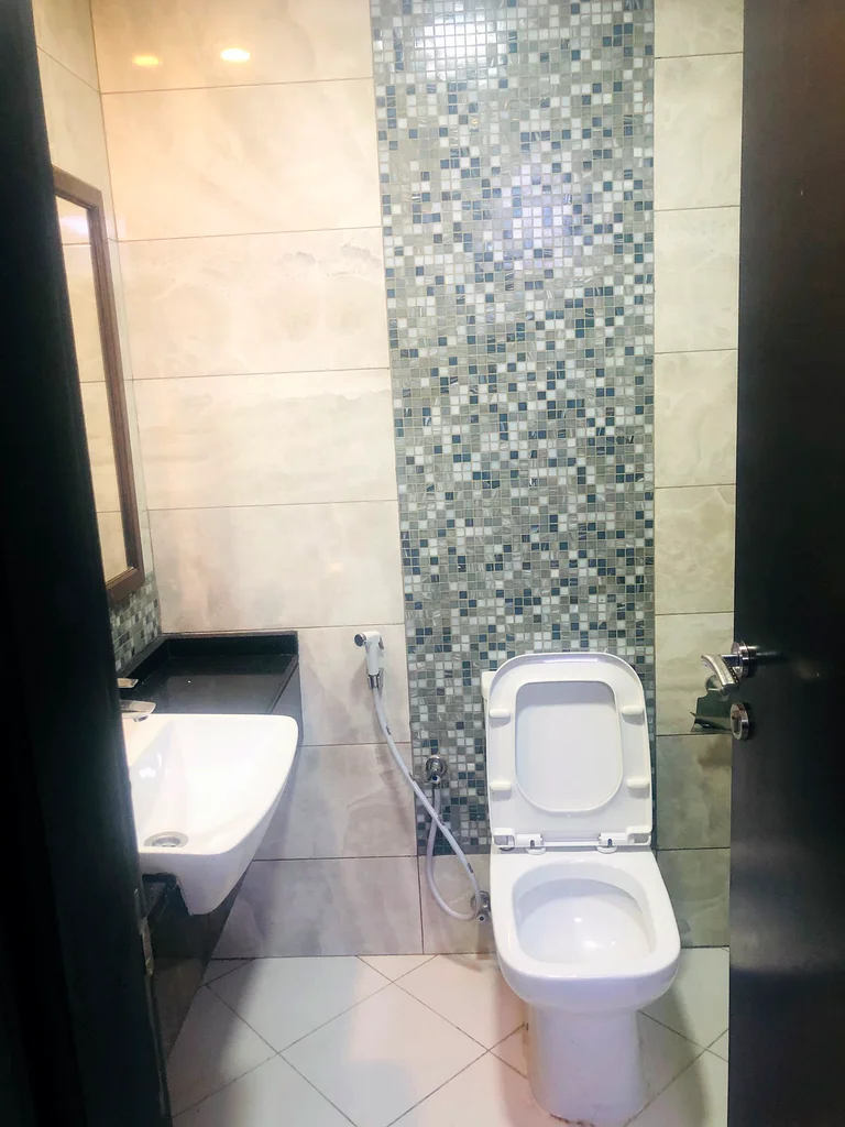 استوديو مع شرفة + مسبح + موقف سيارات مجاني للإيجار63742380690690114