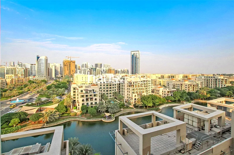 الطابق الأوسط | تخطيط كبير | حمام مُحدّث63921600706178110