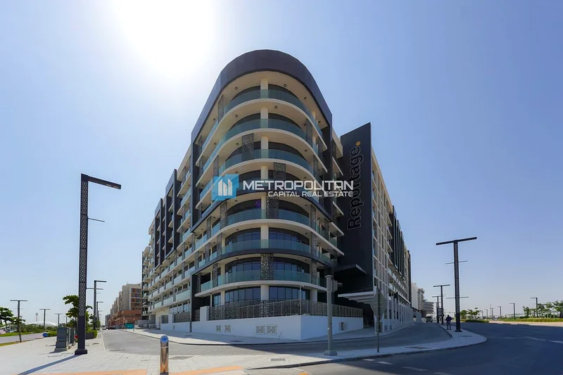 Furnished|Corner 2BR+Balcony|Pool And Gym|Resale63840490627714110