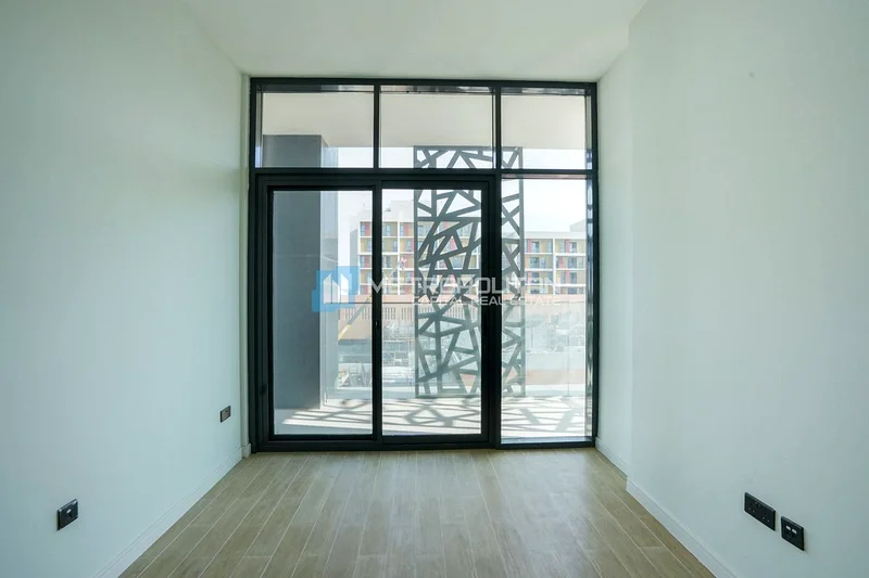 Furnished|Corner 2BR+Balcony|Pool And Gym|Resale63840490627714111