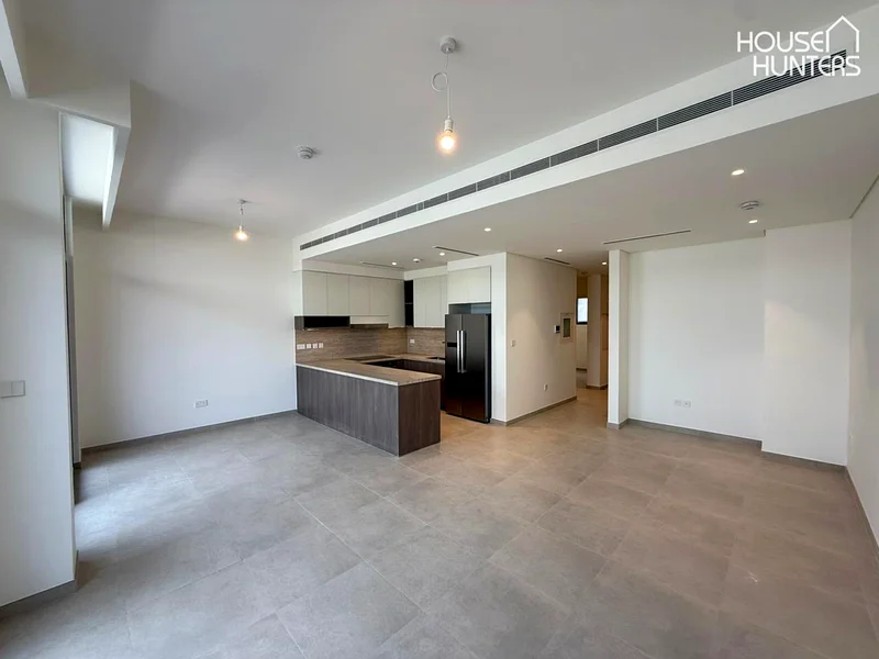 Single Row | Next to Pool and Park | Ready!63732861165954110