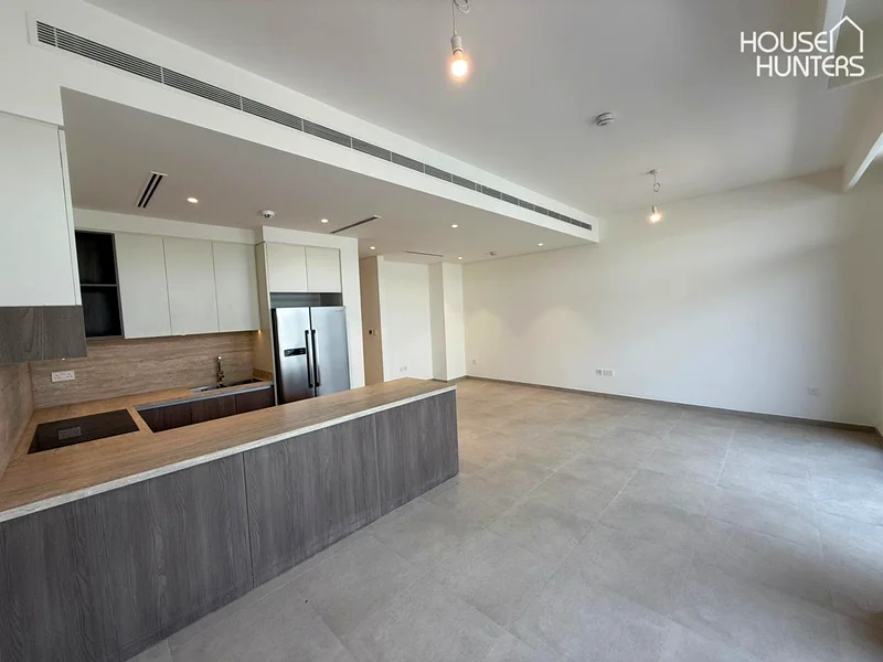 Single Row | Next to Pool and Park | Ready!63732861165954111