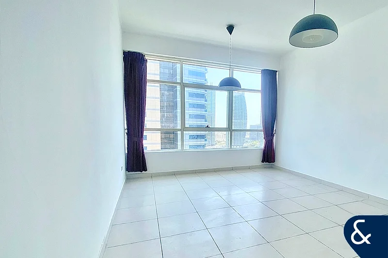 Marina View Tower | Prime Location | 2 Beds64036843850882113