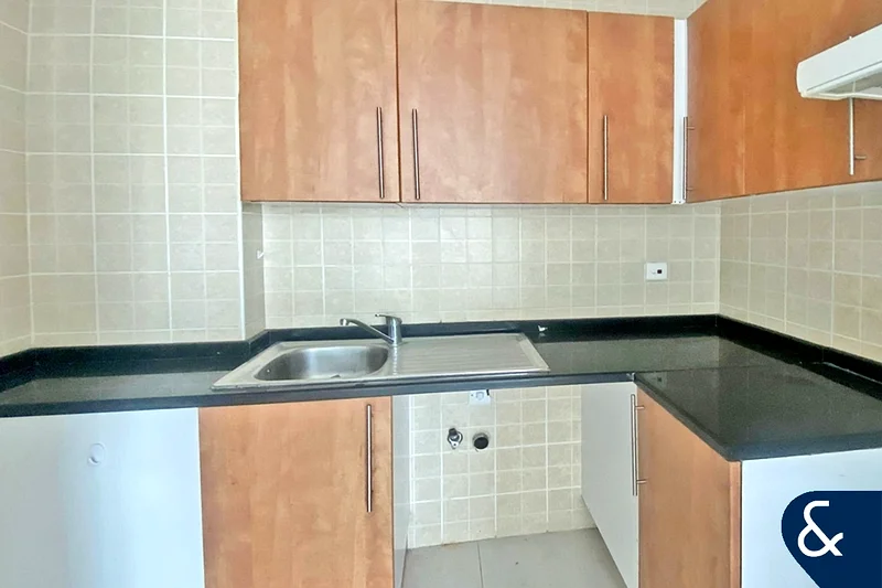 Marina View Tower | Prime Location | 2 Beds64036843850882114
