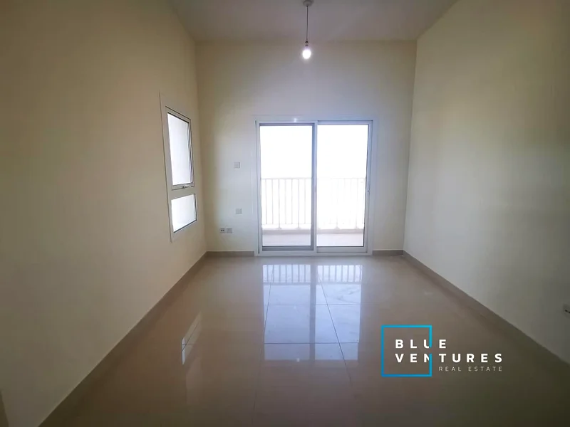 استثمار رائع | شقة مكونة من غرفتين نوم وغرفة خادمة للبيع | واسعة | شاغرة في نوفمبر64031589733634110