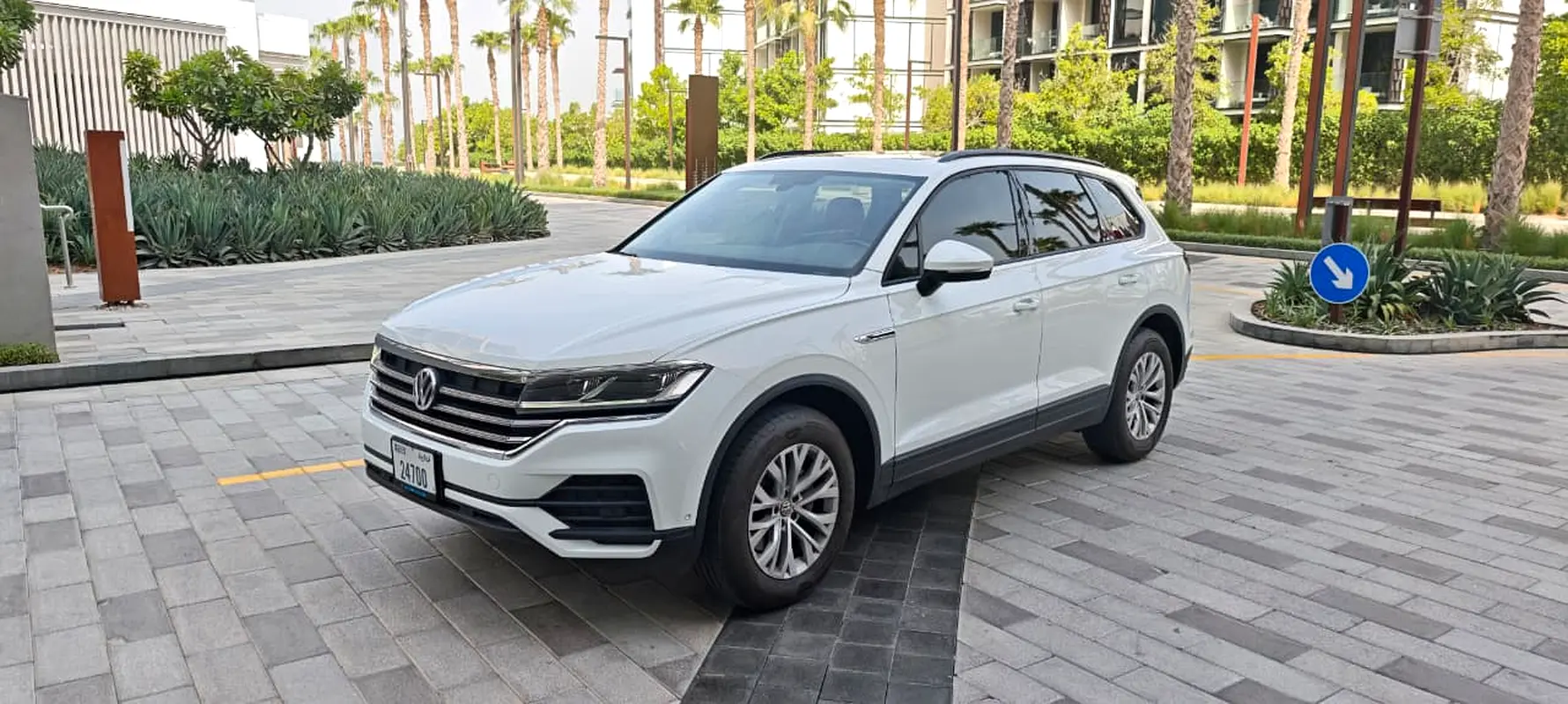 Volkswagen Touareg 2020 — photo 1 of 16