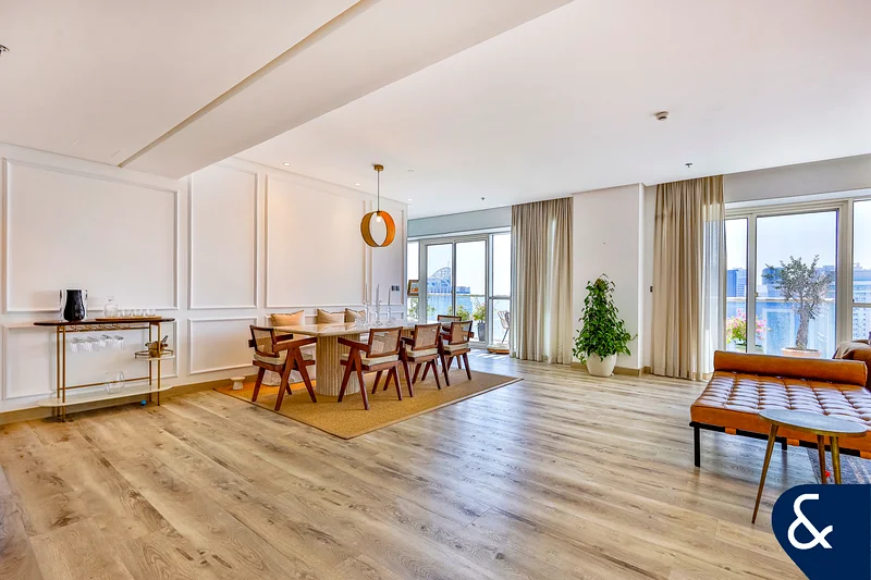 Four Bed Penthouse | Upgraded | Half floor64037063400579113