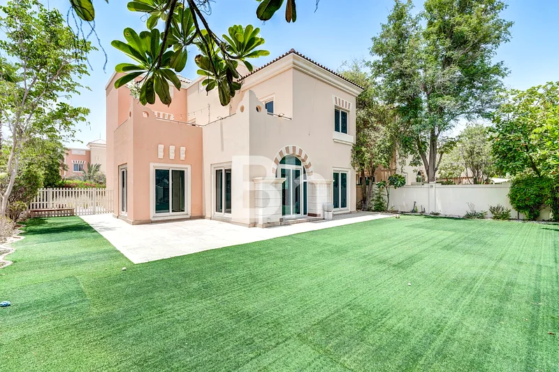 Close to Park | Vacant | Large Plot | Detached63807419065730111
