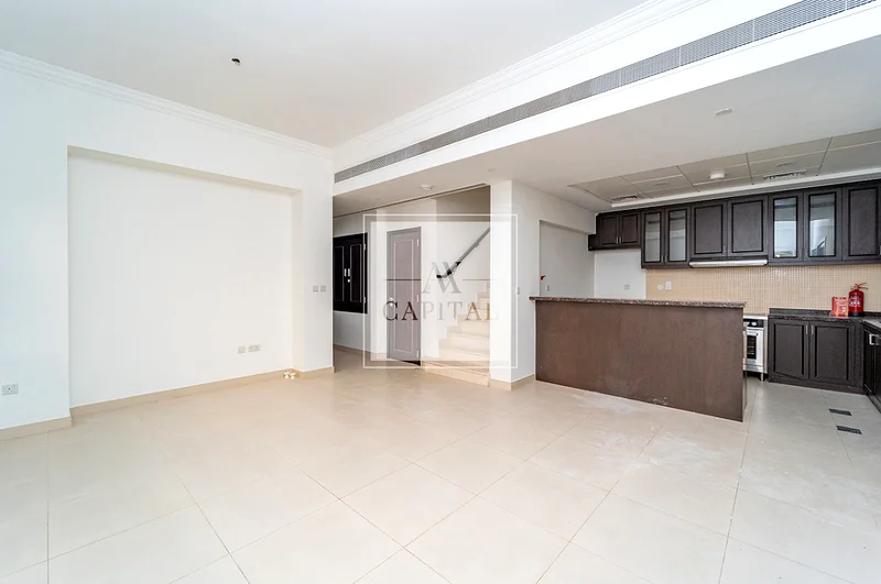 Exclusive| Corner | Huge Size | Vacant soon63915701737090113