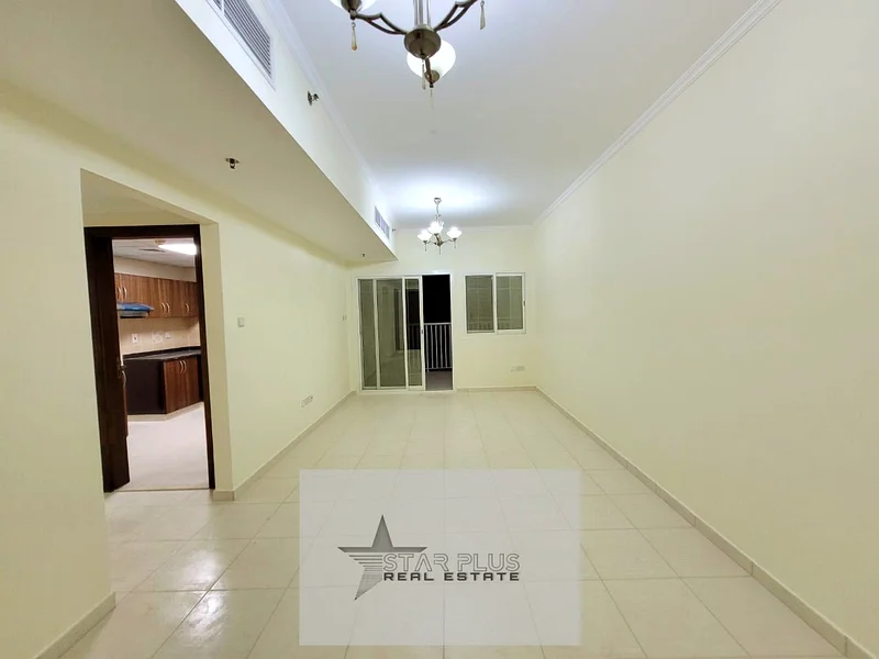 شقة 2 غرفة نوم بالقرب من المخرج مع مسبح ووقوف للسيارات.63730149703426114