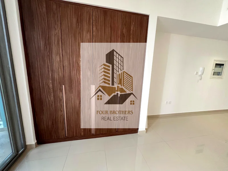 شقة بغرفة نوم واحدة مع شرفة قريبة من مركز المدينة الزاهية63812229586178113