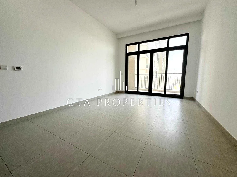 On The Main Square | Modern | Great For Families63736716085763110