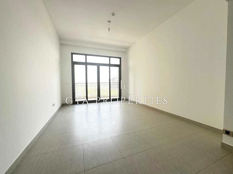 On The Main Square | Modern | Great For Families63736716085763111