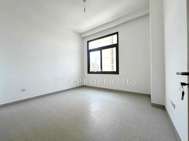 On The Main Square | Modern | Great For Families63736716085763112