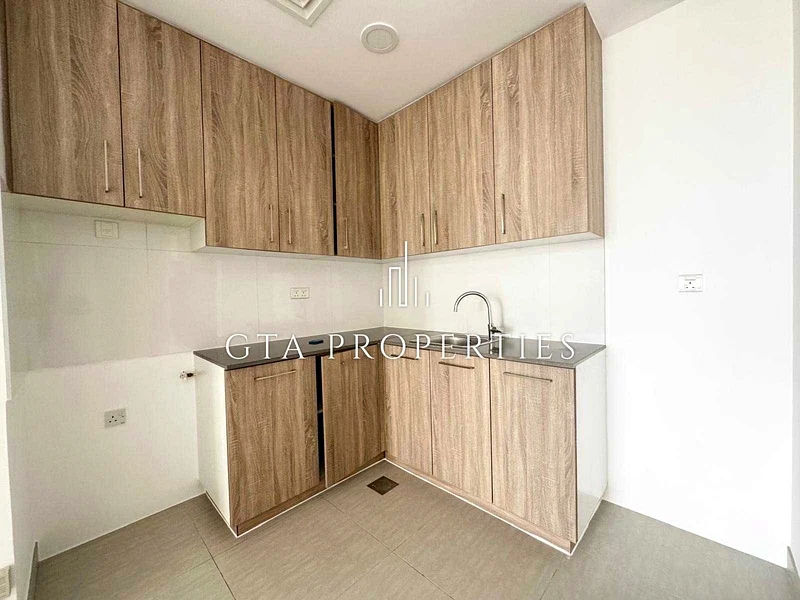 On The Main Square | Modern | Great For Families63736716085763113