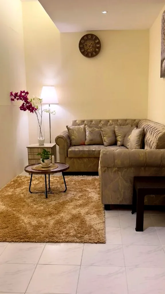 غرفة واسعة للإيجار في موقع متميز مع شرفة63797699432963110