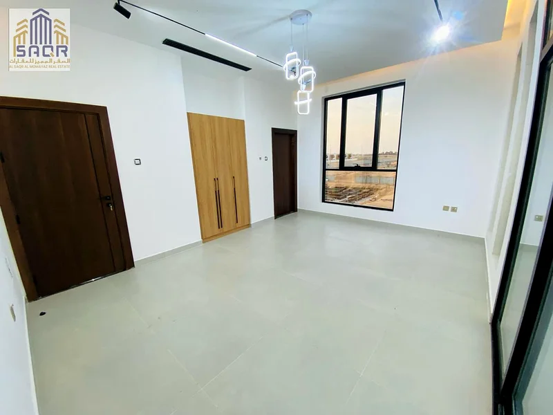 Villa on a street and alley, two floors and a roof, freehold, including fees, without service fees63913217804289113