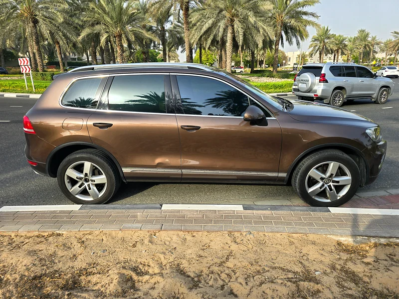 Volkswagen touareg 2014 full option free accident panoramic first owner63699034319107114