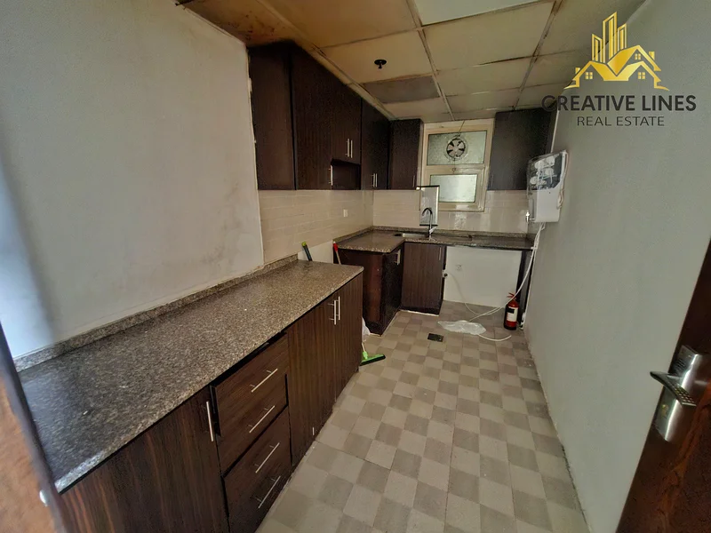 شقة واسعة جداً مكونة من 3 غرف نوم متاحة للعائلة بالقرب من موقف حافلات RTA63755611243650113