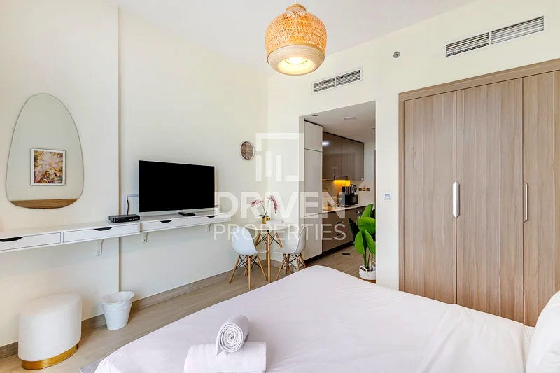 Modern Studio | Bright | Ready to Move In63802985693569110