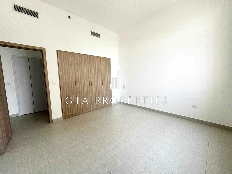 On The Main Square | Modern | Great For Families63736716085763114