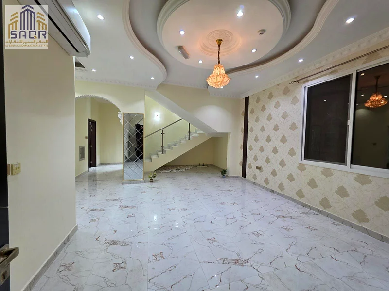 Villa for rent, 5 rooms with a swimming pool / prime location close to the mosque63722360486787113
