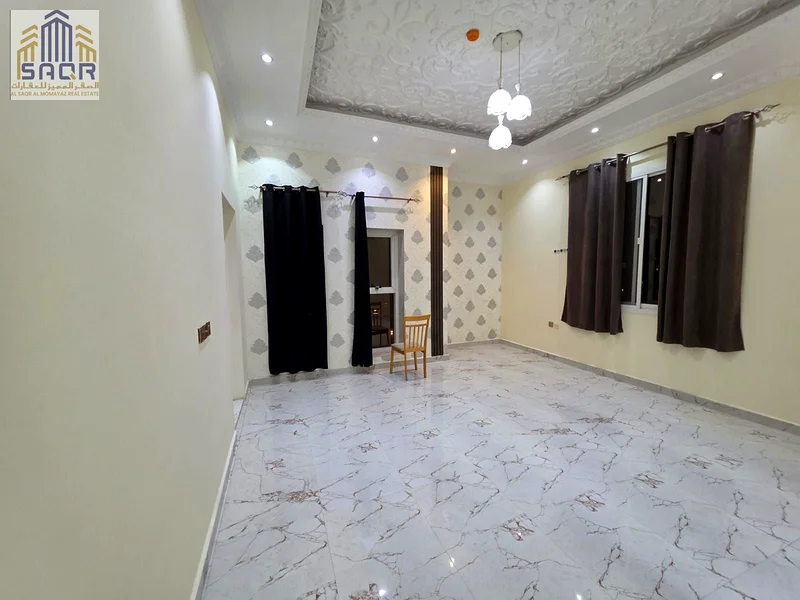 Villa for rent, 5 rooms with a swimming pool / prime location close to the mosque63722360486787114