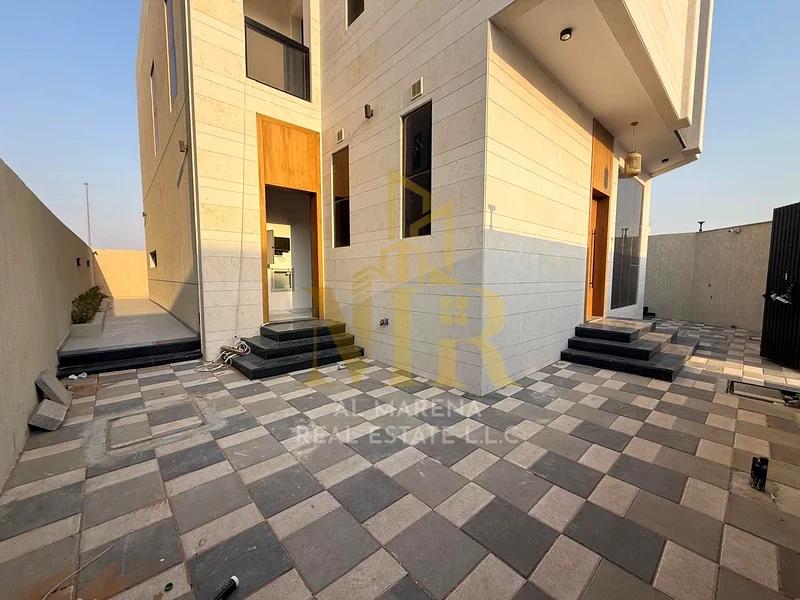 Villa for sale, fully finished, directly from the owner, with a price including registration fees, negotiable, 25-year warranty on insulation, no down63913782018434111