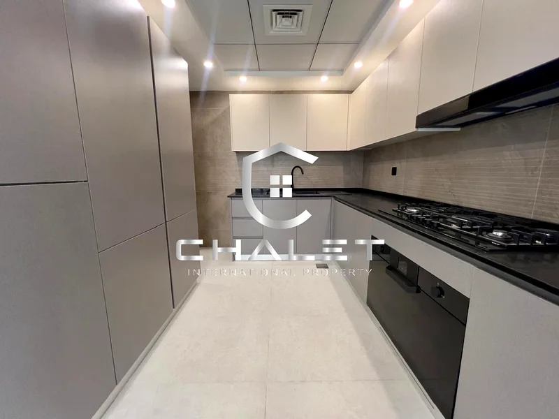 غرفة خادمة | تخطيط واسع | بالقرب من المترو | شاغرة63763098221698113