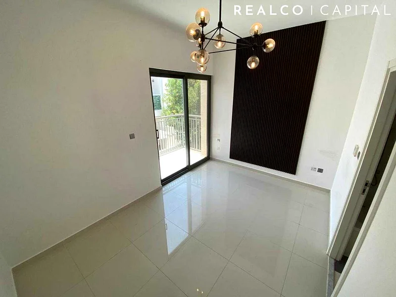 وحدة خارجية مُصانة جيدًا ومُهيئة بالكامل63741251053697113