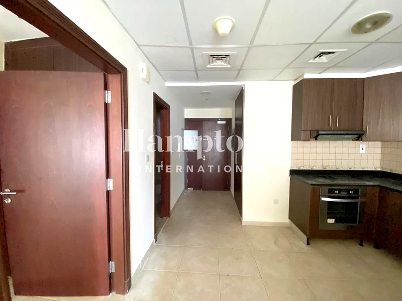 طابق عالي | غير مفروش | واسع | شاغر63777132040449113
