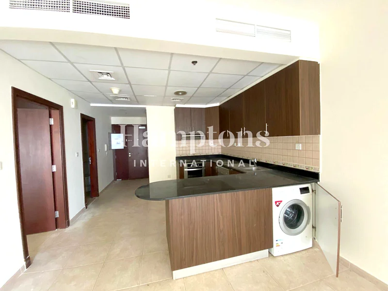 طابق عالي | غير مفروش | واسع | شاغر63777132040449111