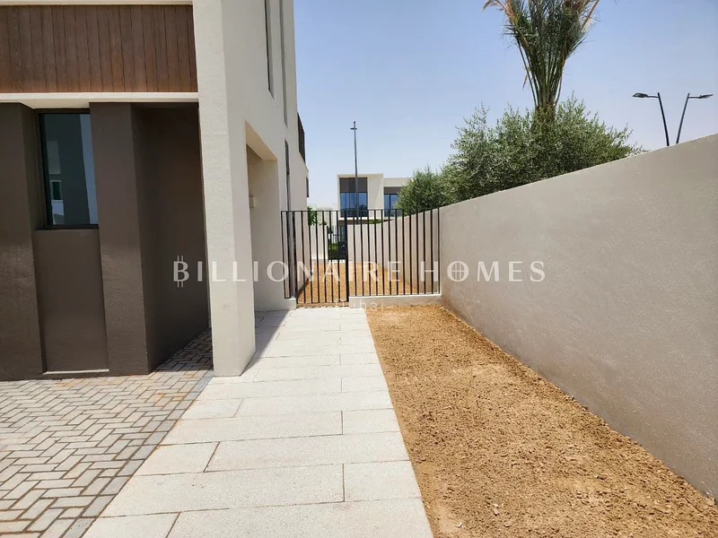 Single Row | Mortgage Eligible | Close to Park63947555684225111