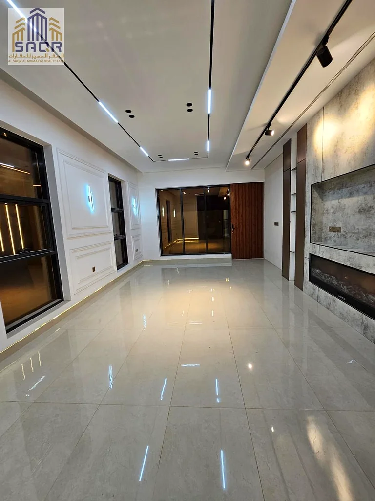 Modern villa / two floors and a roof / freehold / including fees63913781982466113