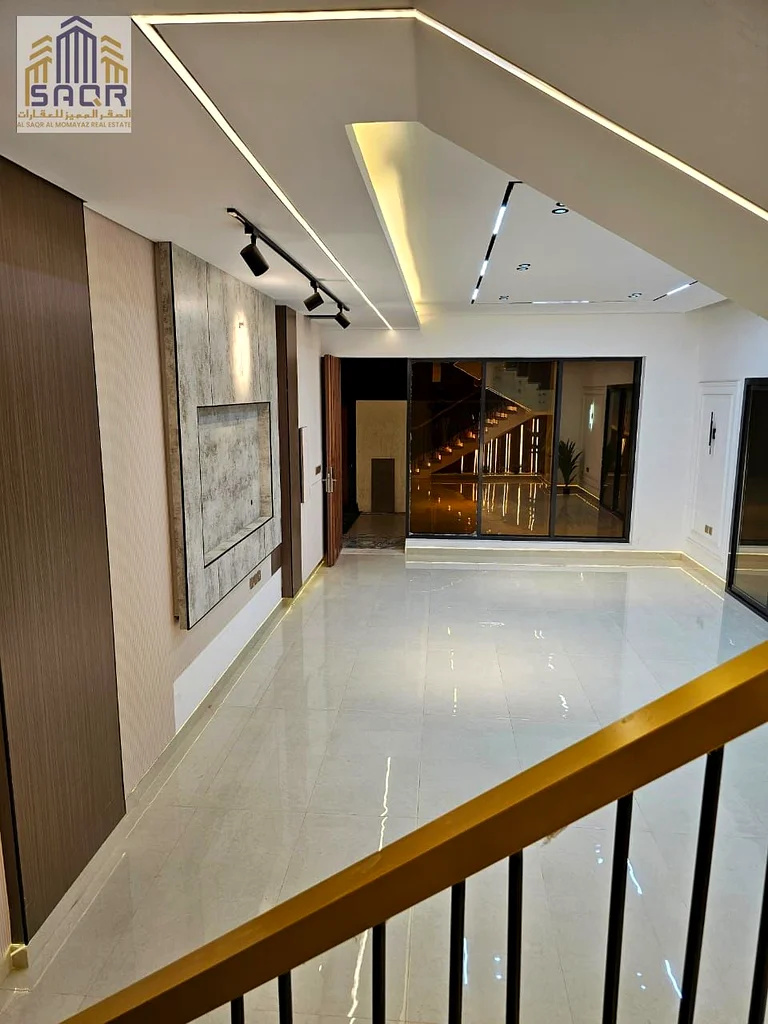 Modern villa / two floors and a roof / freehold / including fees63913781982466114