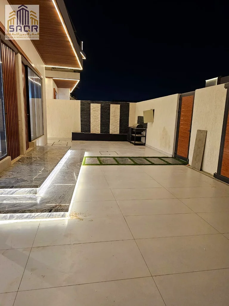 Modern villa / two floors and a roof / freehold / including fees63913781982466111