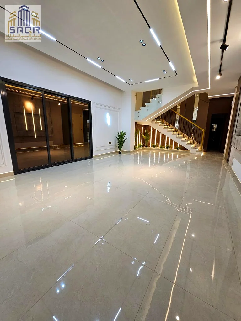 Modern villa / two floors and a roof / freehold / including fees63913781982466112