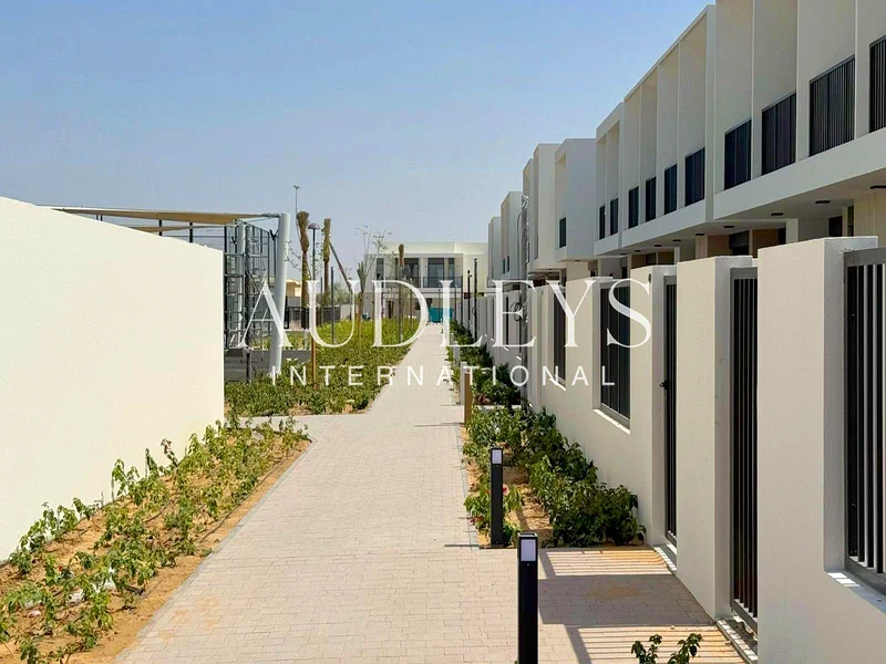 وحدة الزاوية أنا على بعد دقيقتين سيرًا على الأقدام من وسائل الراحة أنا شاغرة63737448251521112